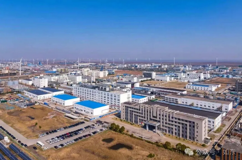 如东开年杀疯了！1亿美元项目封顶、150亿产值工厂要投产，这波操作太燃