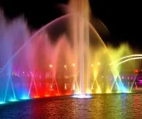 江苏如东：吃过团圆饭 赏月看喷泉